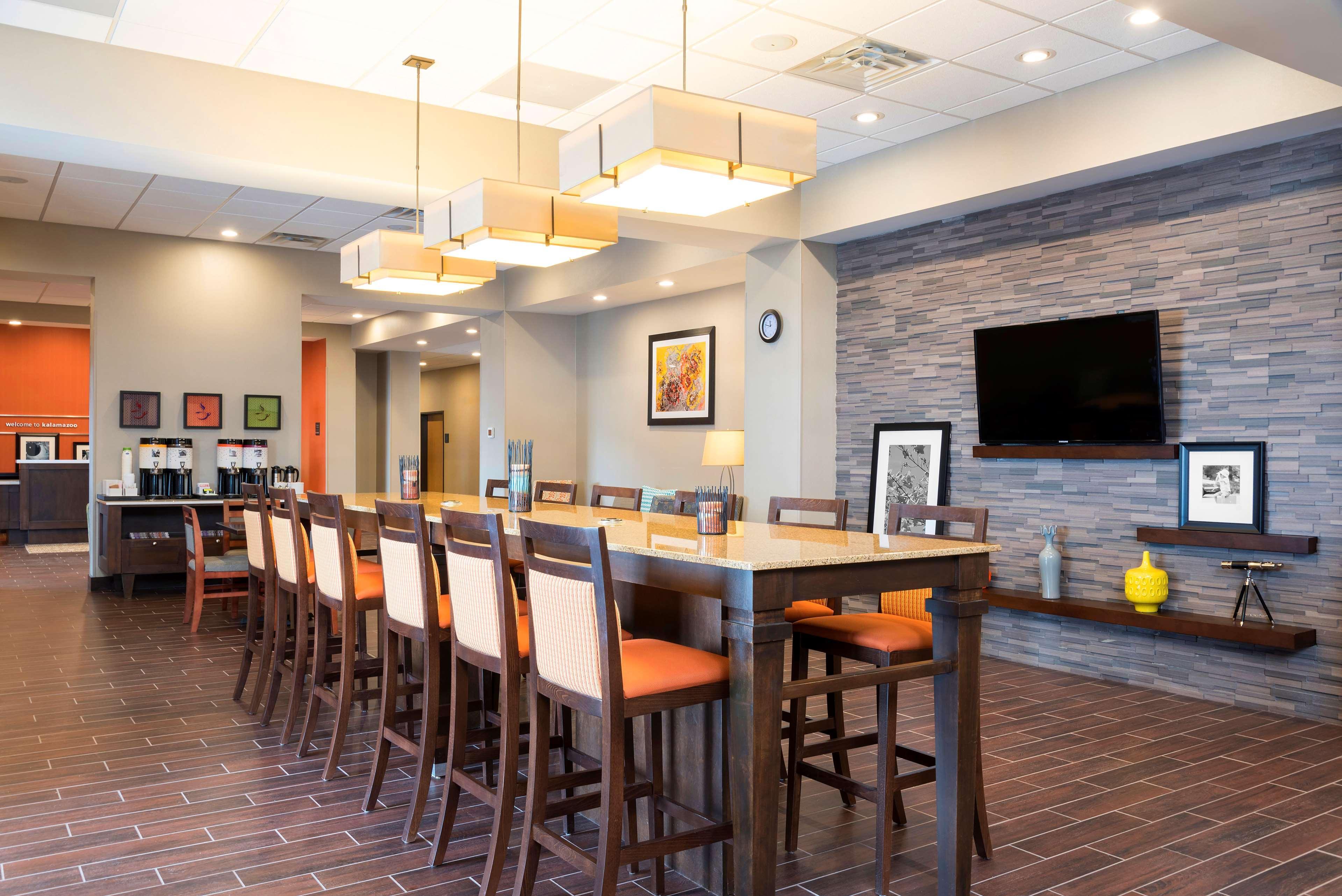 Hampton Inn Kalamazoo Exterior foto